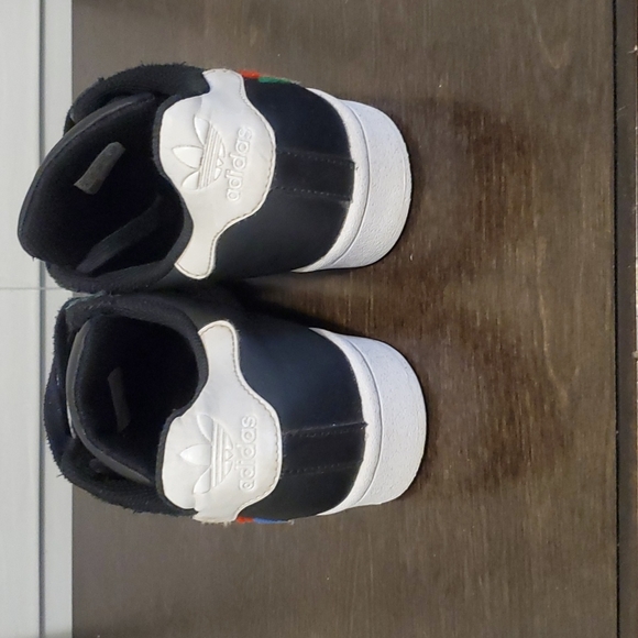 Adidas Originals Superstar Black Green Red Kids Size 4 - Picture 4 of 8